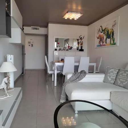 Blanc Canigo Apartment *